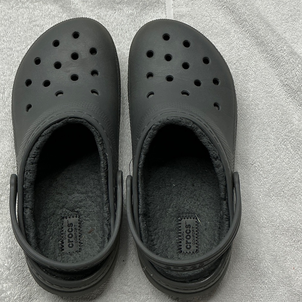 CROCS Kids Black Fleece-Lined Classic Clogs